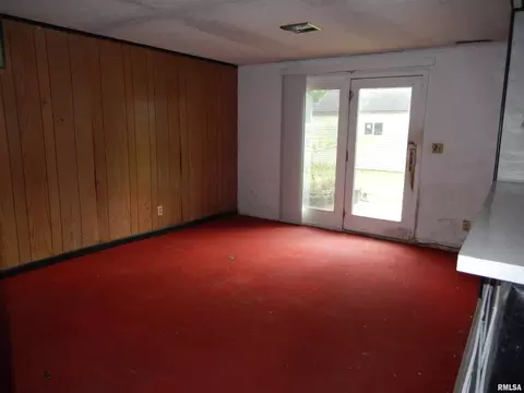 Living - 10 Kimberly Ct, Macomb, IL 61455 photo 7 of 8