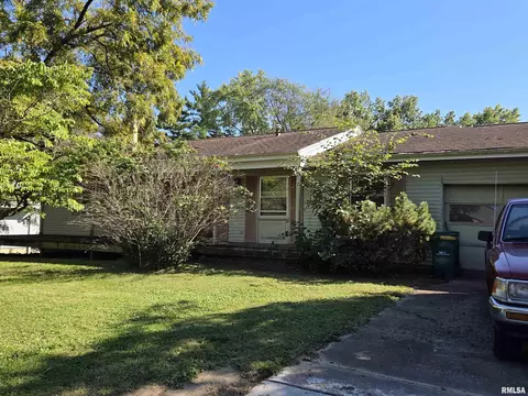 Exterior - 10 Kimberly Ct, Macomb, IL 61455 photo 2 of 6