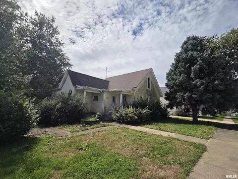 103 1st St, Bradford, IL 61421