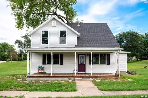 205 N Main St, Mackinaw, IL 61755
