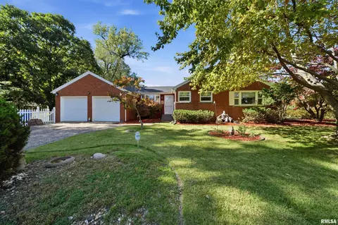 5203 N Prospect Rd, Peoria Heights, IL 61616