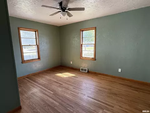 Bedroom - 1127 E Chestnut St, Canton, IL 61520 photo 1 of 5