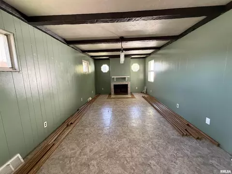 Living - 1127 E Chestnut St, Canton, IL 61520 photo 2 of 5