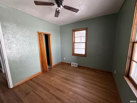 Bedroom - 1127 E Chestnut St, Canton, IL 61520 photo 4 of 5
