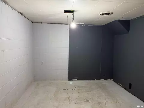 Other - 1127 E Chestnut St, Canton, IL 61520 photo 3 of 6