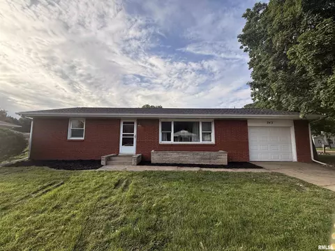 243 Lawnridge Dr, Creve Coeur, IL 61610