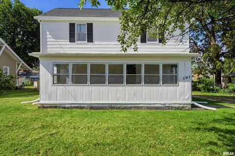 303 Mckinley Ave, Bartonville, IL 61607