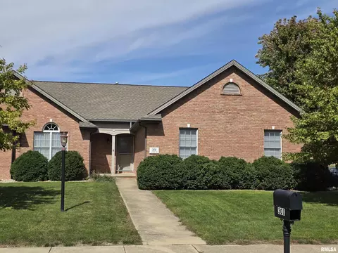 301 Garnet Dr, Morton, IL 61550