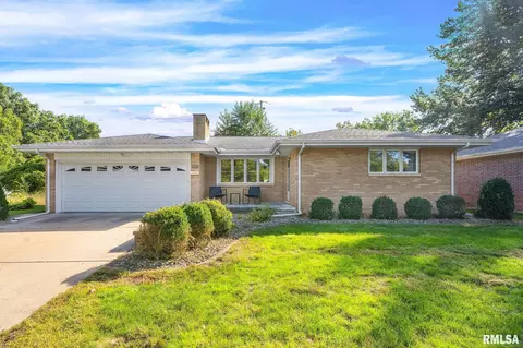 1022 N Holling Dr, West Peoria, IL 61604