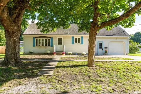 103 NW Jefferson St, Hopedale, IL 61747