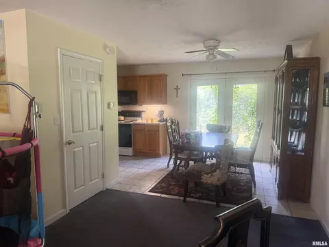 Entry Way - 719 E Benson St, Herrin, IL 62948 photo 2 of 2