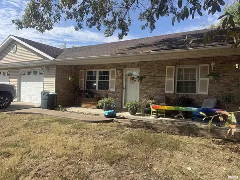 Exterior - 719 E Benson St, Herrin, IL 62948 photo 11 of 11