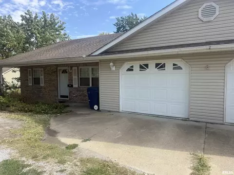 Exterior - 719 E Benson St, Herrin, IL 62948 photo 6 of 11