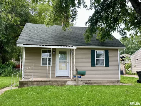 1405 Henrietta St, Pekin, IL 61554