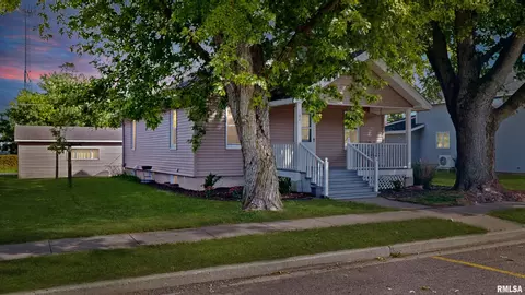 102 N 2nd St, Dunlap, IL 61525