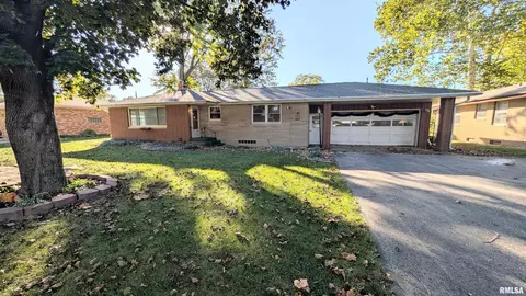 301 N Hawthorne Ave, East Peoria, IL 61611