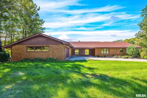 1381 Oak Dr, Lacon, IL 61540