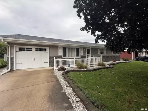 7 S 17th Ave, Canton, IL 61520