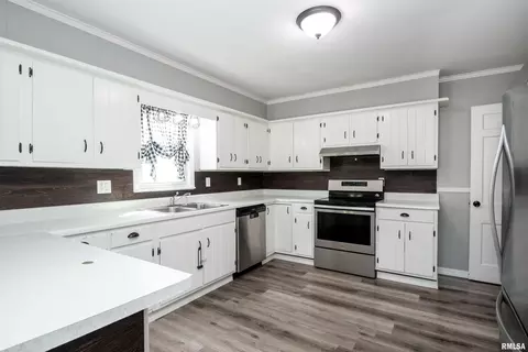 Kitchen - 509 E Mount Vernon St, Metamora, IL 61548 photo 2 of 5
