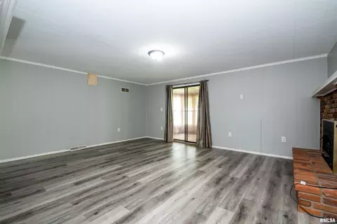 Living - 509 E Mount Vernon St, Metamora, IL 61548 photo 8 of 10