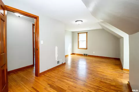 Bedroom - 509 E Mount Vernon St, Metamora, IL 61548 photo 9 of 14