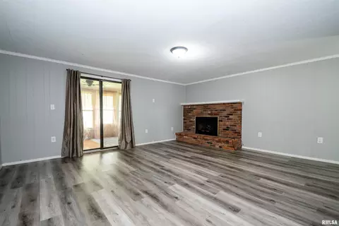 Living - 509 E Mount Vernon St, Metamora, IL 61548 photo 9 of 10