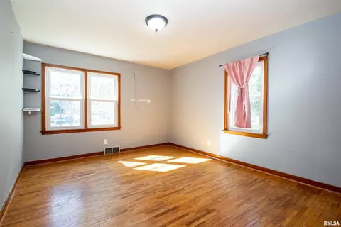 Bedroom - 509 E Mount Vernon St, Metamora, IL 61548 photo 1 of 14