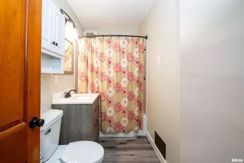 Bath - 509 E Mount Vernon St, Metamora, IL 61548 photo 1 of 4