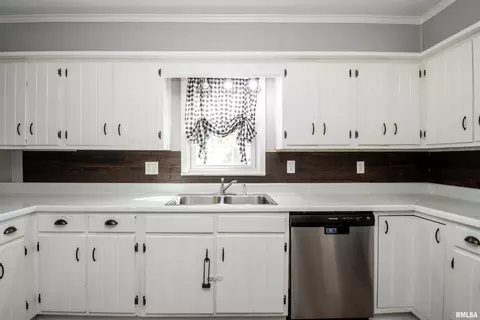 Kitchen - 509 E Mount Vernon St, Metamora, IL 61548 photo 5 of 5