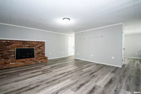 Living - 509 E Mount Vernon St, Metamora, IL 61548 photo 10 of 10