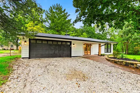 10030 N Garden Ln, Peoria, IL 61615