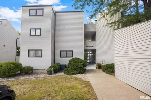 7255 N Lakeside Ct, Peoria, IL 61614