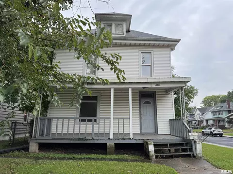 1026 W Columbia Ter, Peoria, IL 61606