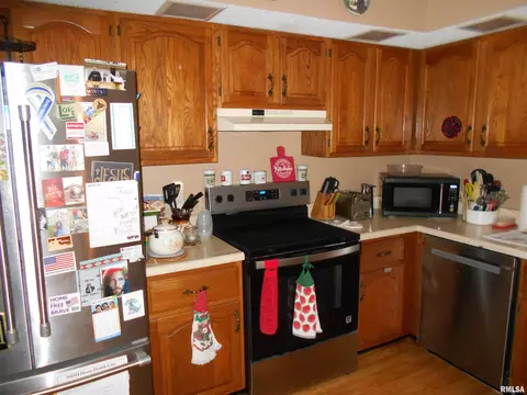 2105 Maple Ave, Macomb, IL 61455 photo 4
