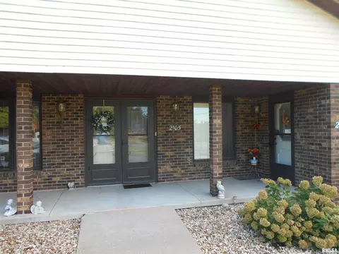 2105 Maple Ave, Macomb, IL 61455 photo 2