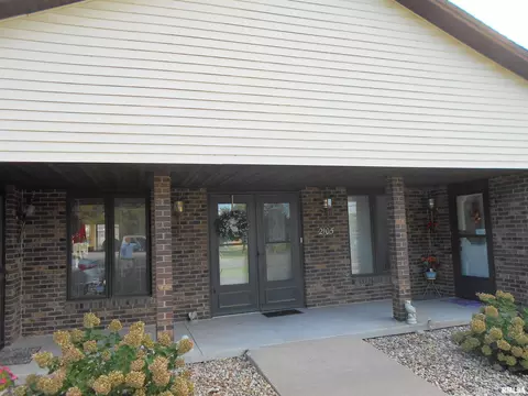 2105 Maple Ave, Macomb, IL 61455