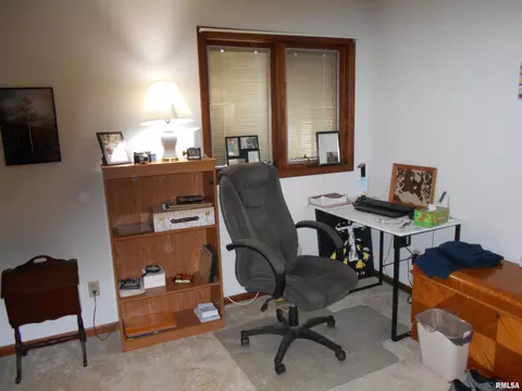 2105 Maple Ave, Macomb, IL 61455 photo 5