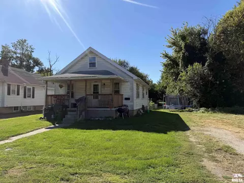 218 Franklin St, East Peoria, IL 61611