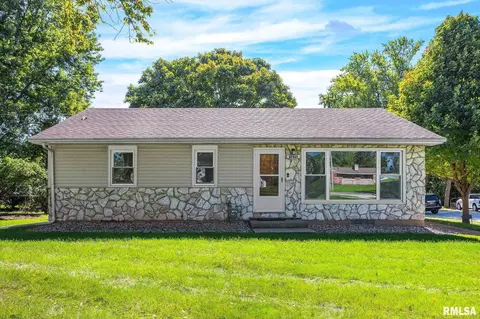 1632 Bloomington Rd, East Peoria, IL 61611