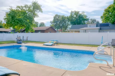 Exterior - 35 Douglas Dr, Herrin, IL 62948 photo 15 of 22