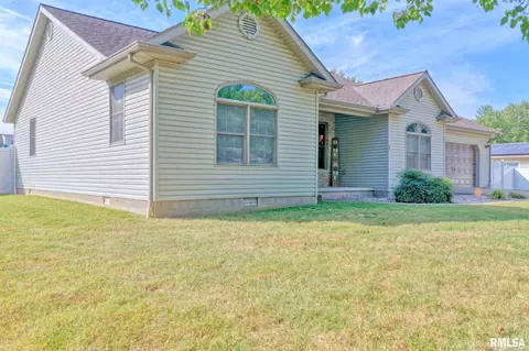Exterior - 35 Douglas Dr, Herrin, IL 62948 photo 4 of 22