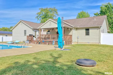 Exterior - 35 Douglas Dr, Herrin, IL 62948 photo 6 of 22