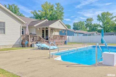 Exterior - 35 Douglas Dr, Herrin, IL 62948 photo 8 of 22