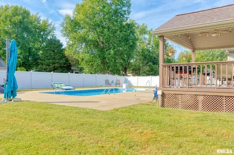 Exterior - 35 Douglas Dr, Herrin, IL 62948 photo 12 of 22