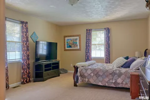 Bedroom - 35 Douglas Dr, Herrin, IL 62948 photo 3 of 3