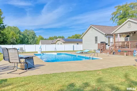Exterior - 35 Douglas Dr, Herrin, IL 62948 photo 14 of 22