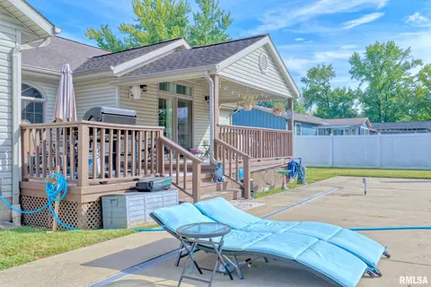 Exterior - 35 Douglas Dr, Herrin, IL 62948 photo 10 of 22