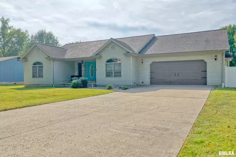 Exterior - 35 Douglas Dr, Herrin, IL 62948 photo 2 of 22