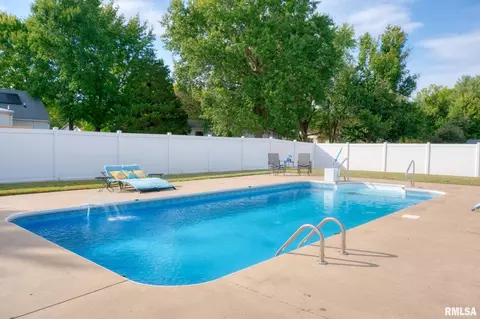 Exterior - 35 Douglas Dr, Herrin, IL 62948 photo 16 of 22
