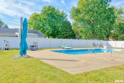 Exterior - 35 Douglas Dr, Herrin, IL 62948 photo 11 of 22